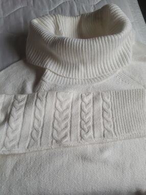 Calvin Klein Off-White Ribbed Turtleneck Sweater